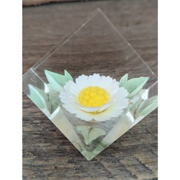 Vintage Set of Two Russ Berrie Lucite Flower Cubes - Picture 4 of 7